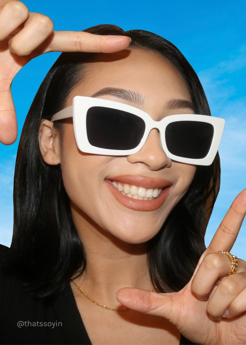 Chic Rectangular Sunglasses - Image 2